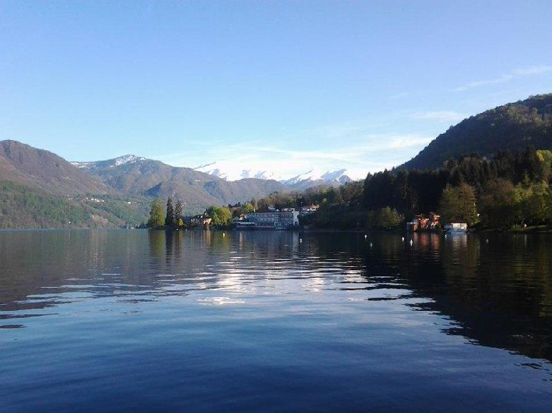 Appartamenti Vacanze E Camere Roccetta Fiorita Pettenasco Buitenkant foto