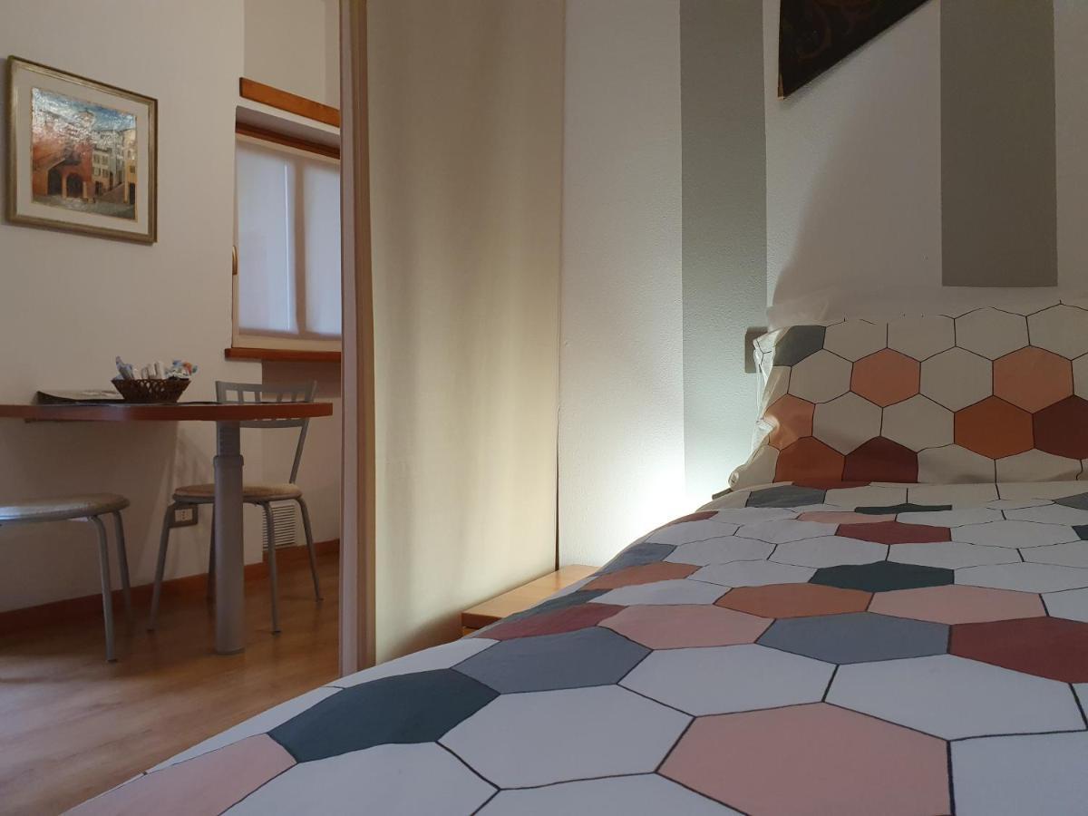 Appartamenti Vacanze E Camere Roccetta Fiorita Pettenasco Kamer foto