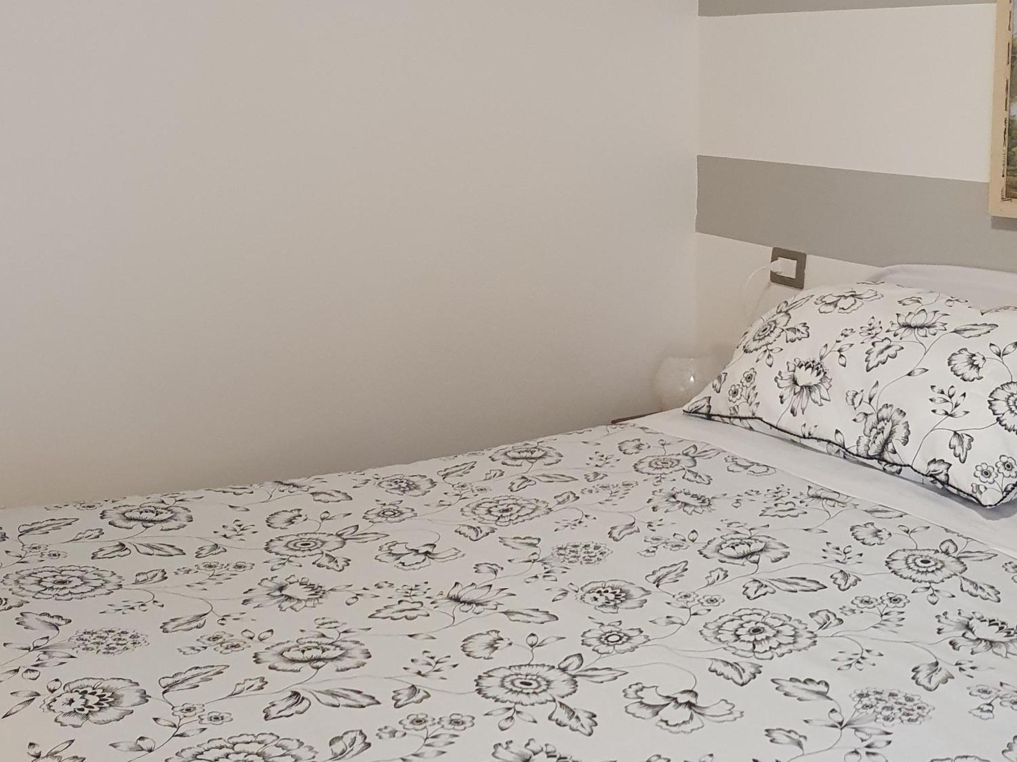 Appartamenti Vacanze E Camere Roccetta Fiorita Pettenasco Kamer foto